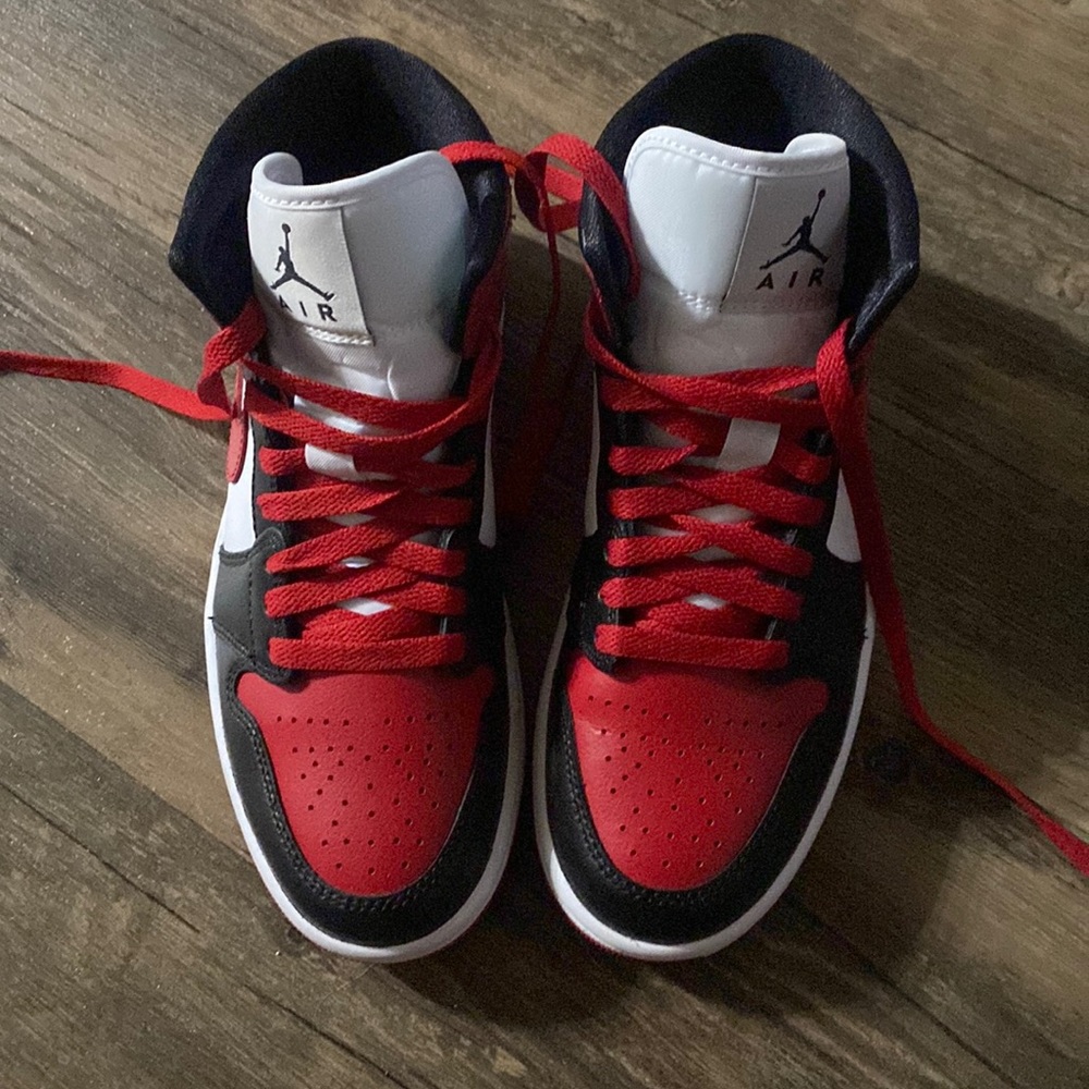 Jordan 1 Mids